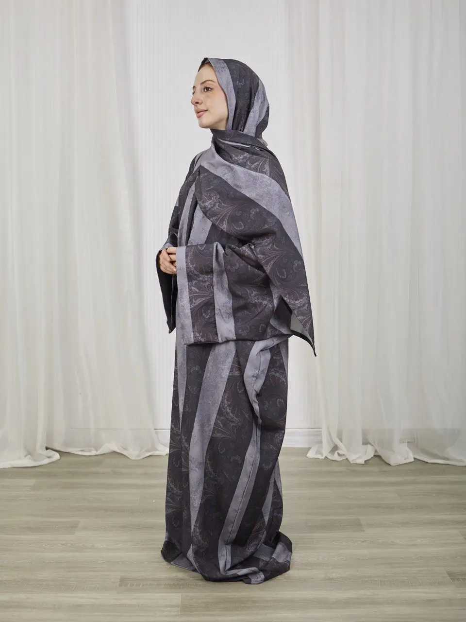 5796560946305109768 grey&black