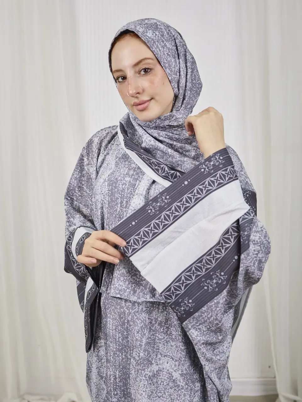 5796560946305109787 grey