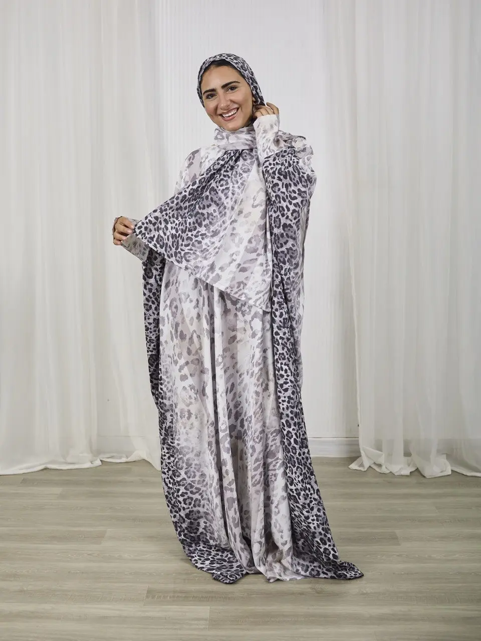 5796560946305109825 Grey Leopard