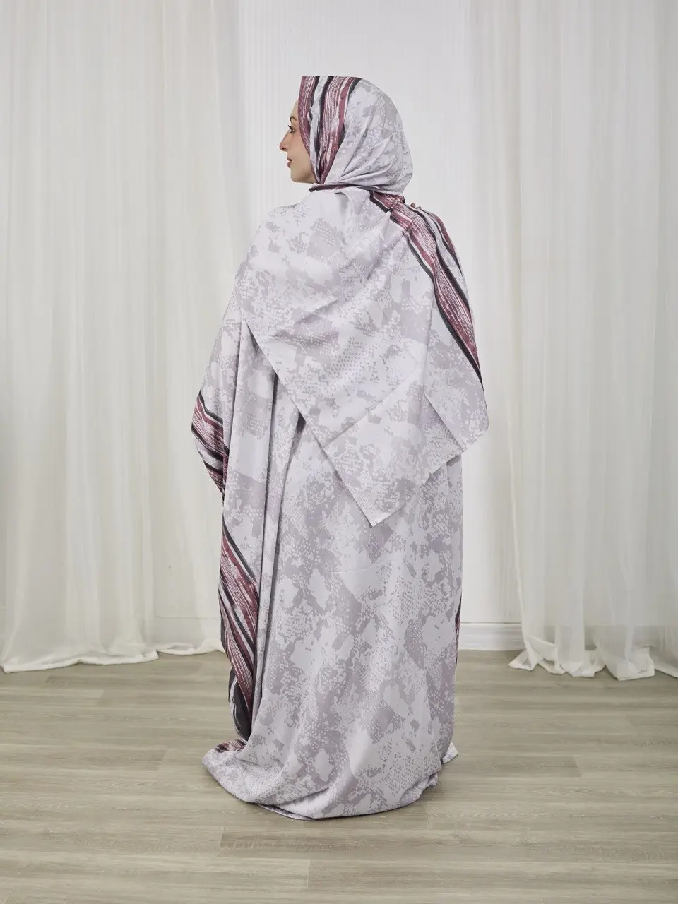 5796560946305109843 Light Grey&Plum