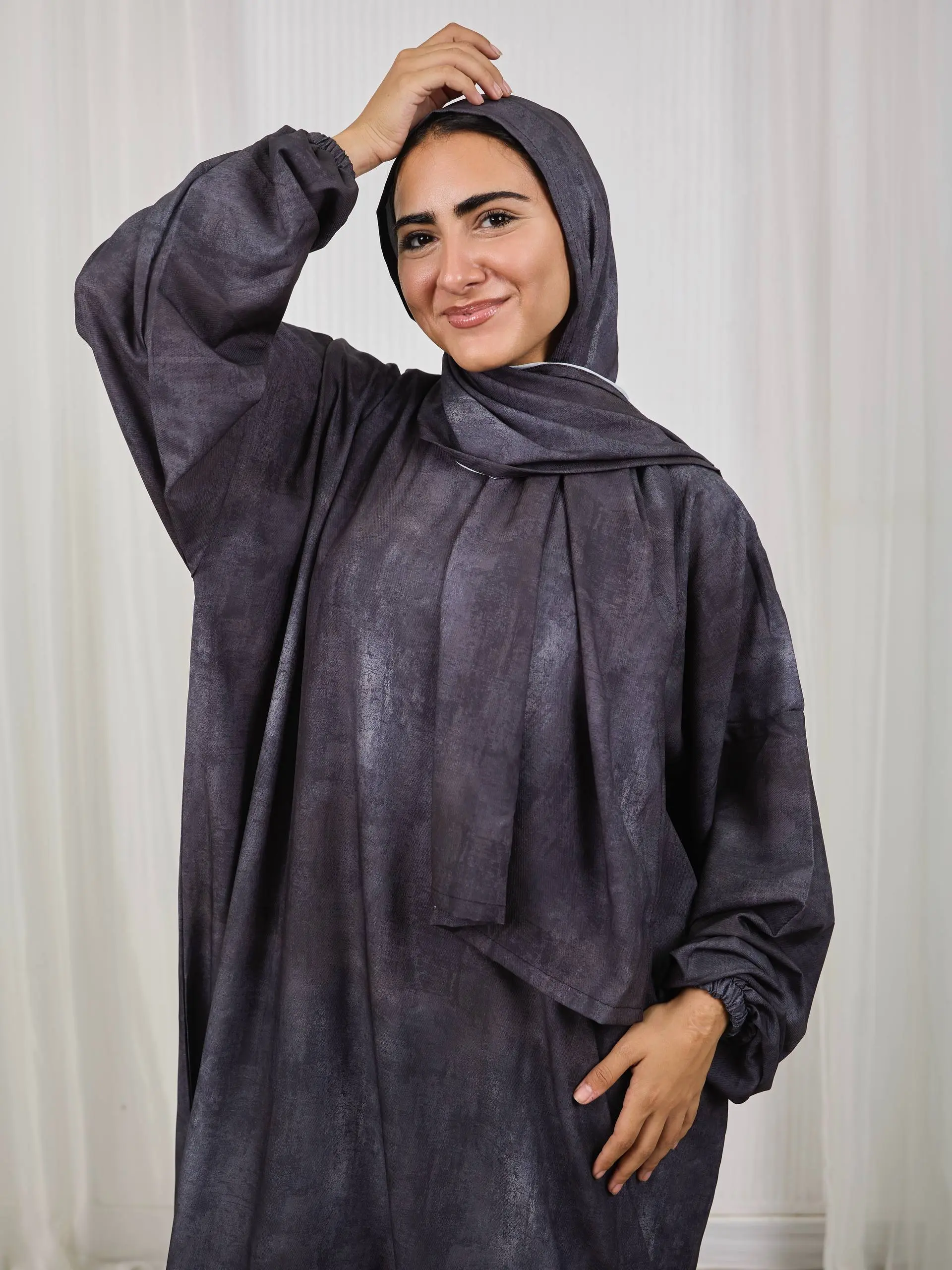 5796560946305109914 اسود سحابي