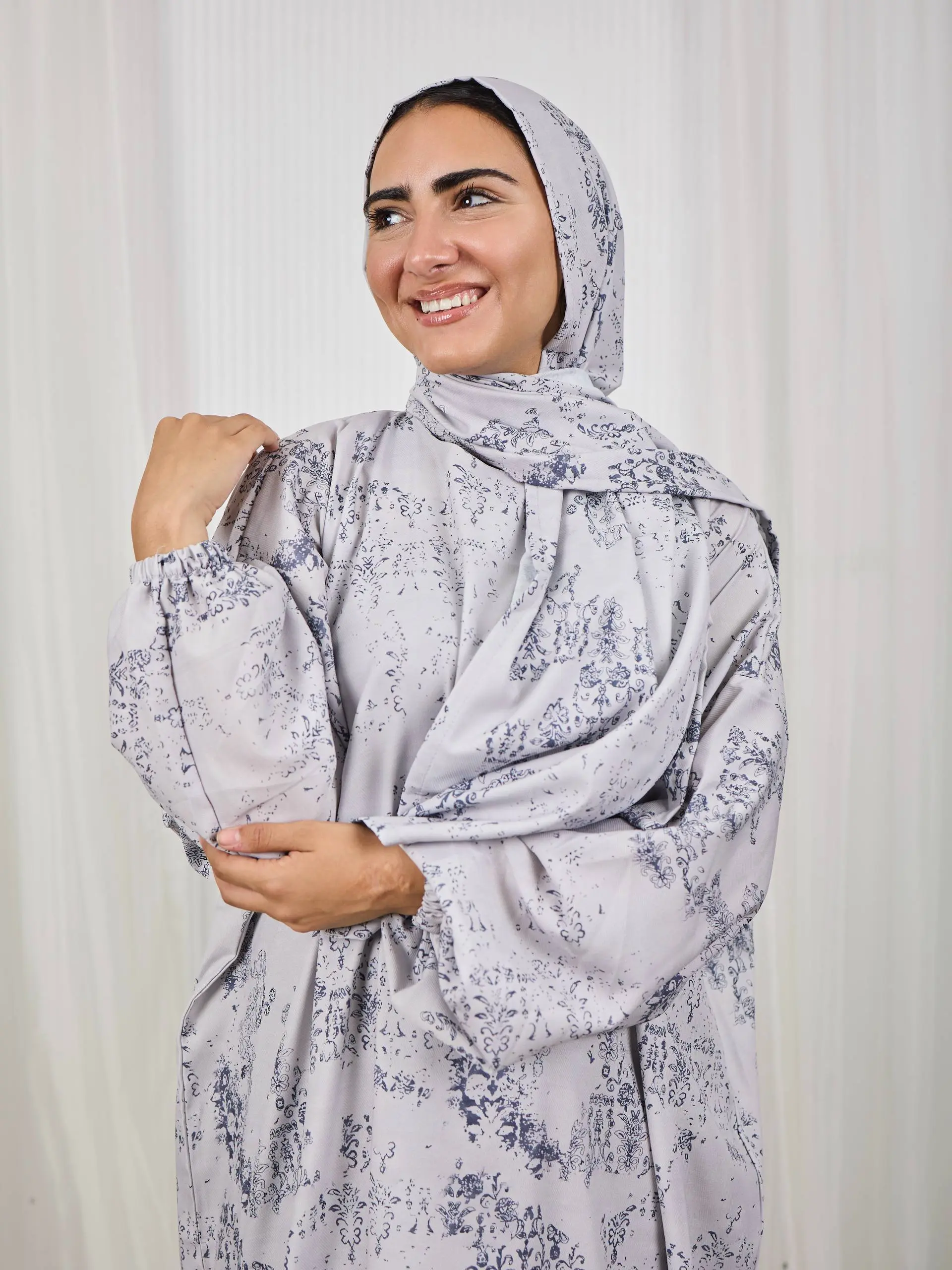 5796560946305109924 رمادي دمشقي