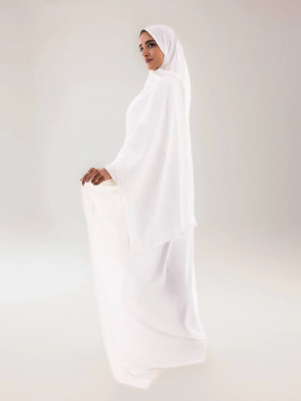 5823449795220148106 White