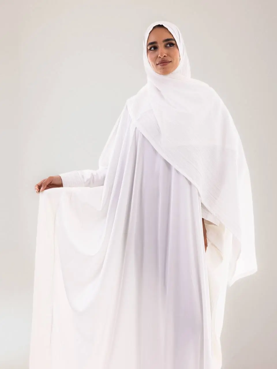 5823449795220148107 White