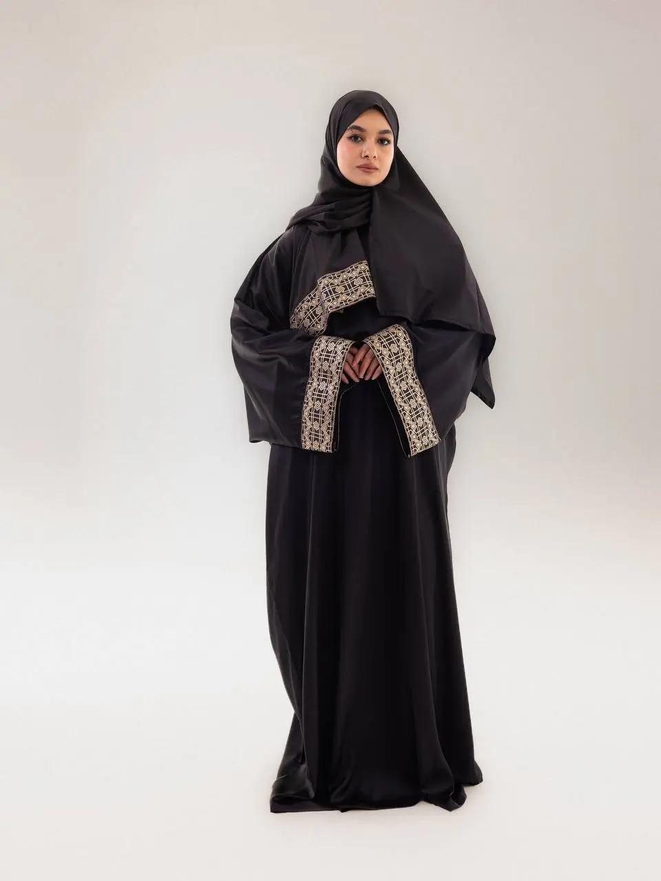5823449795220148160 اسود